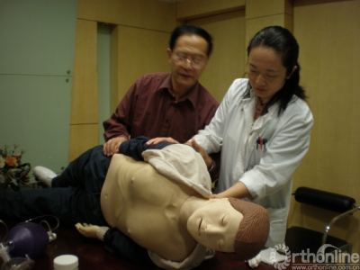 201101心肺复苏演示.jpg
