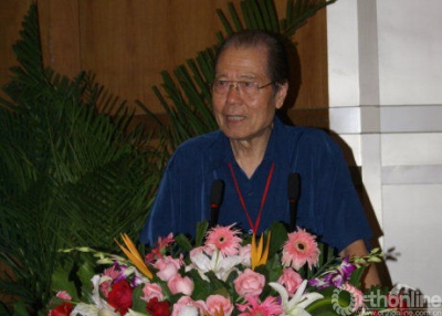 1张光铂教授在河南漯河骨科学术会议上授课 .JPG