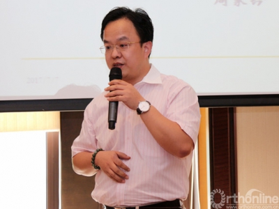 王栋梁主持.JPG