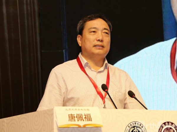 唐佩福教授骨盆肿瘤体积大,侵及范围广,因此手术技术要求高,难度大