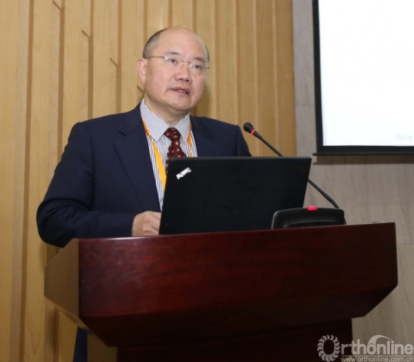 图1 柴益民主任介绍六院骨科学科现状和发展前景图2 余斌教授(左)